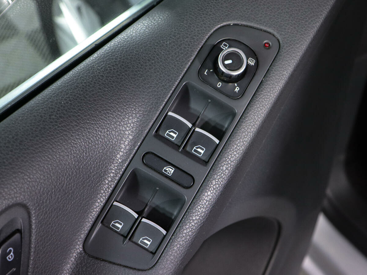 Volkswagen Tiguan, 2011