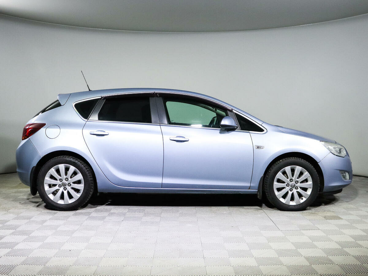 Opel Astra, 2011