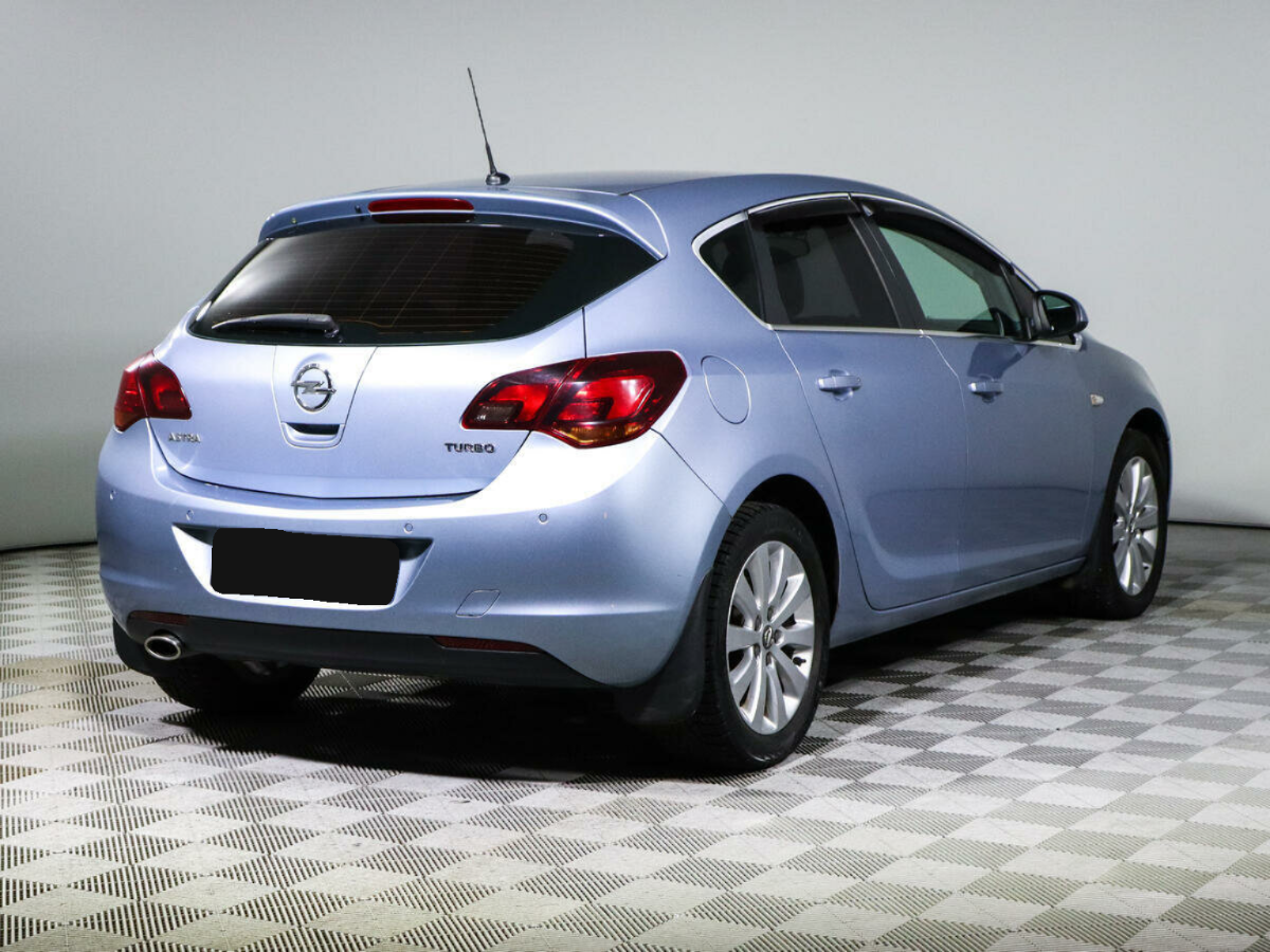 Opel Astra, 2011