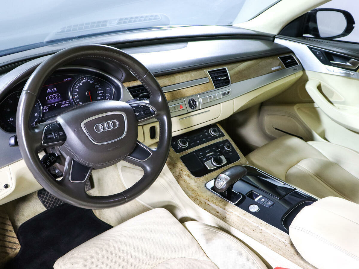 Audi A8, 2010