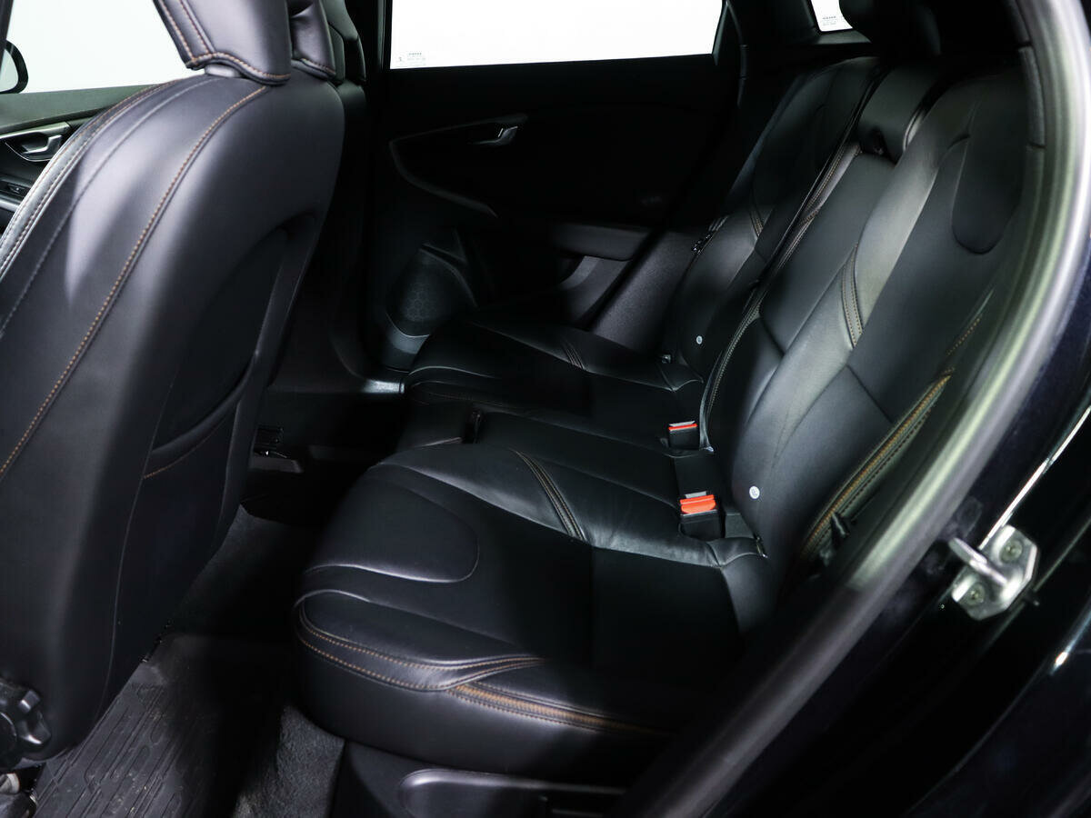 Volvo V40 Cross Country, 2014