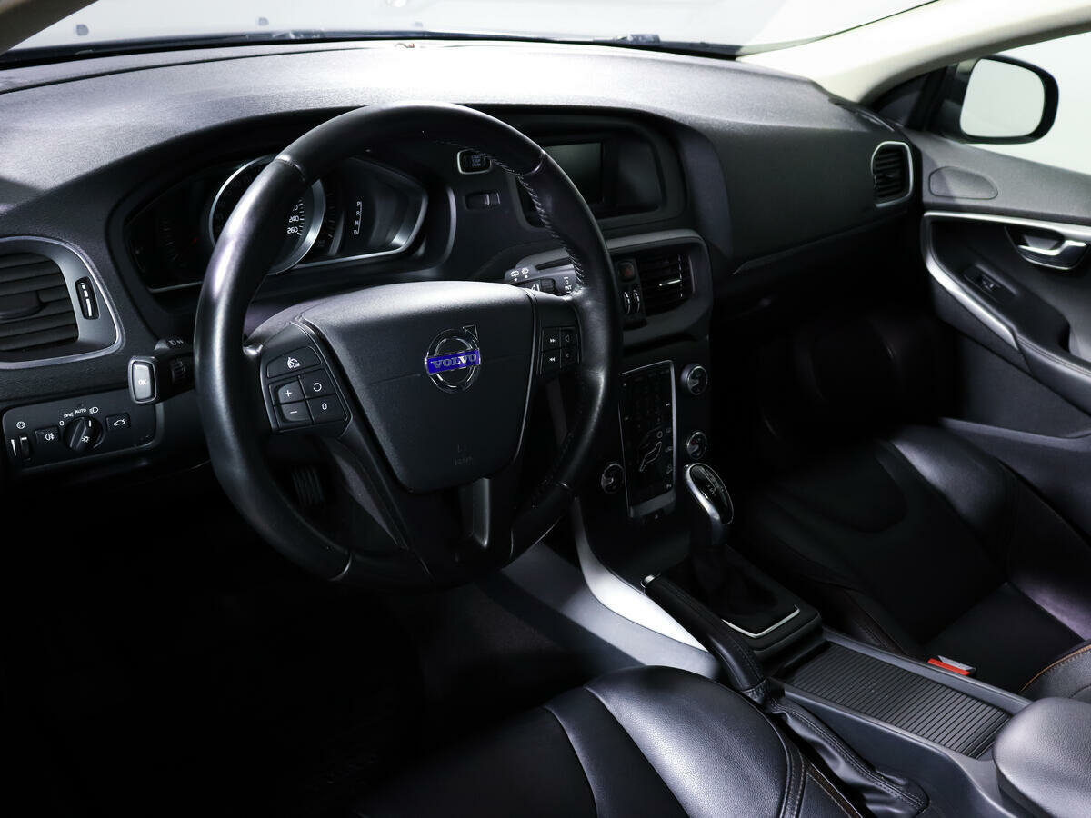 Volvo V40 Cross Country, 2014