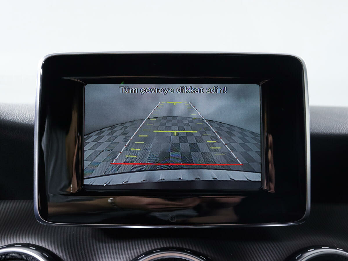 Mercedes-Benz GLA 250, 2015