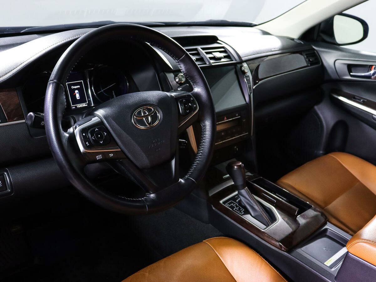 Toyota Camry, 2016