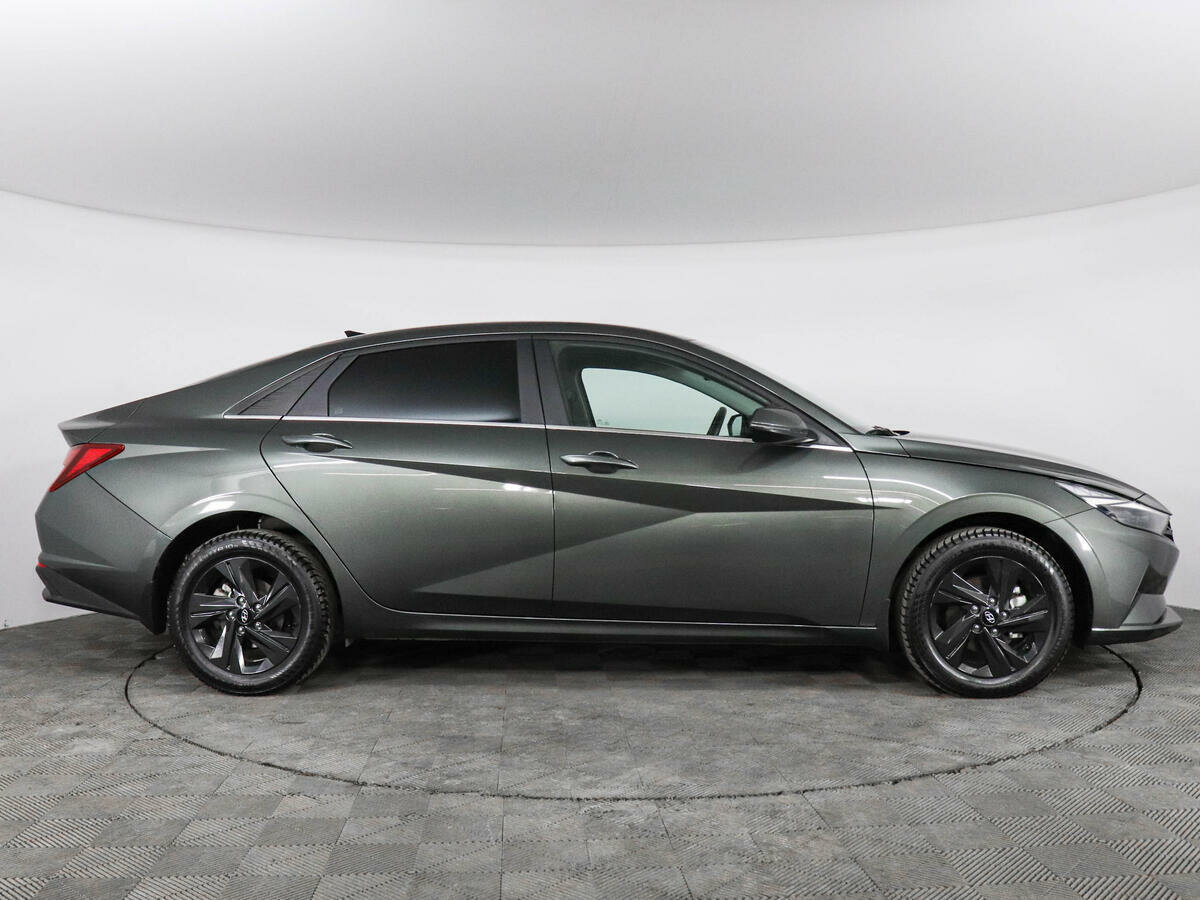 Hyundai Elantra, 2022