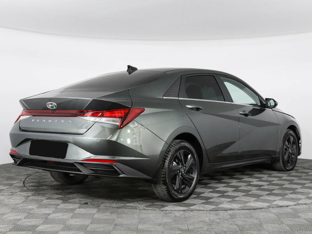 Hyundai Elantra, 2022