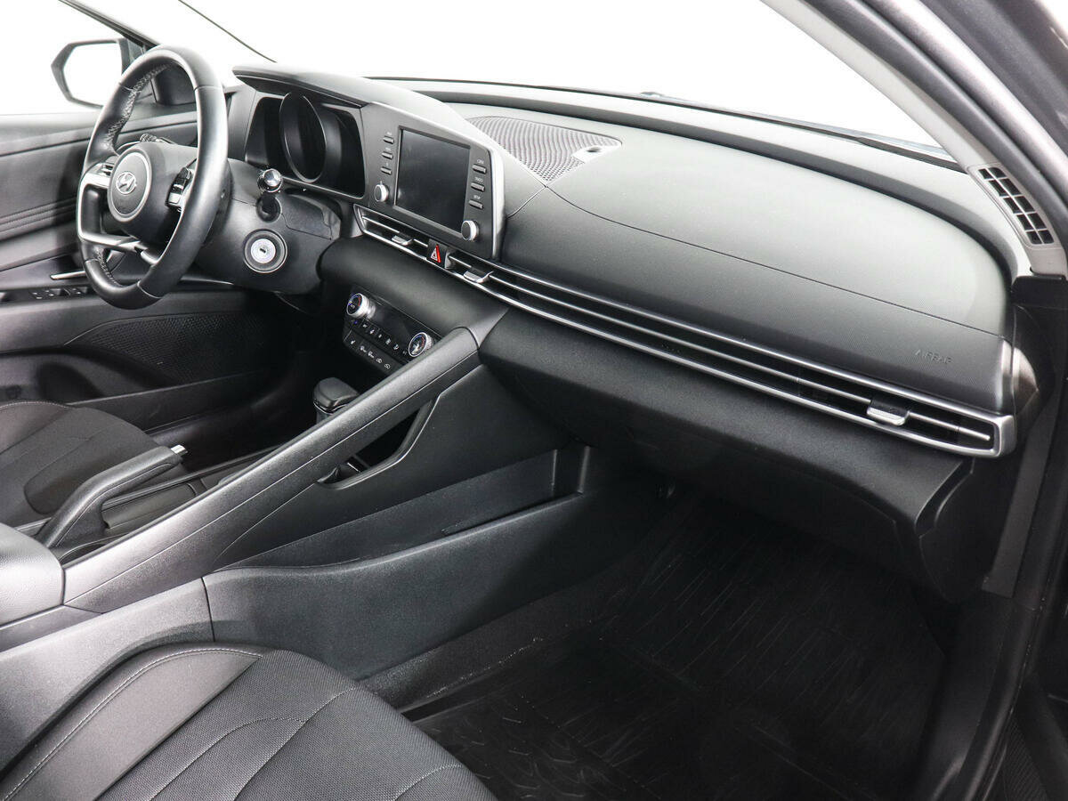 Hyundai Elantra, 2022