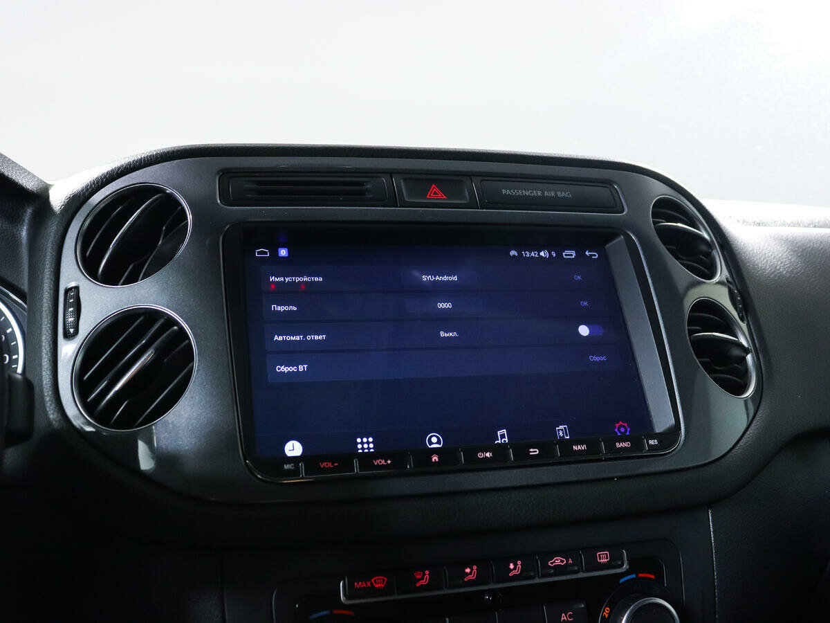 Volkswagen Tiguan, 2011