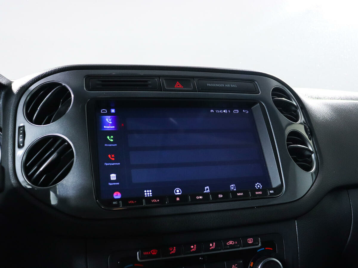 Volkswagen Tiguan, 2011