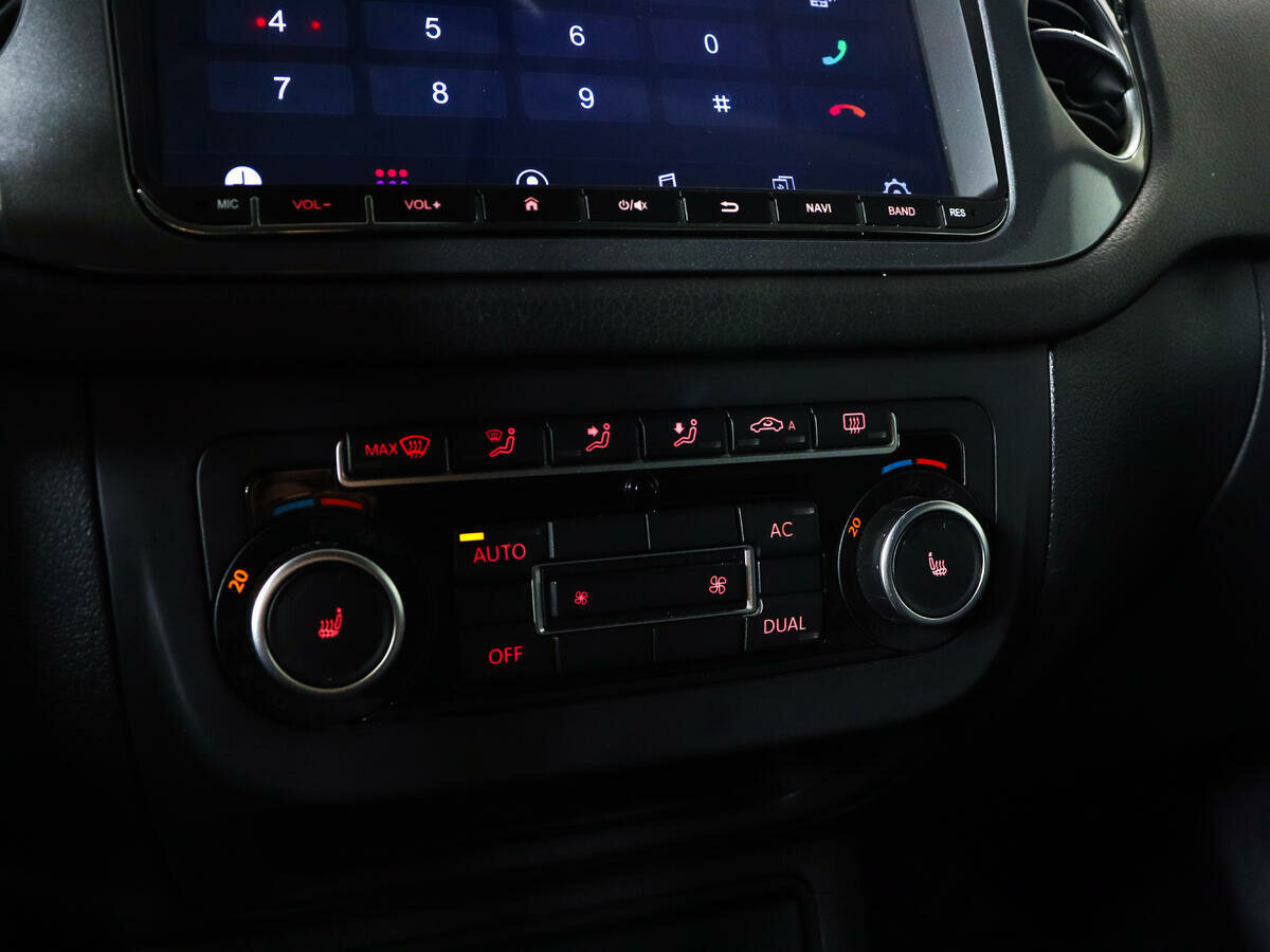 Volkswagen Tiguan, 2011