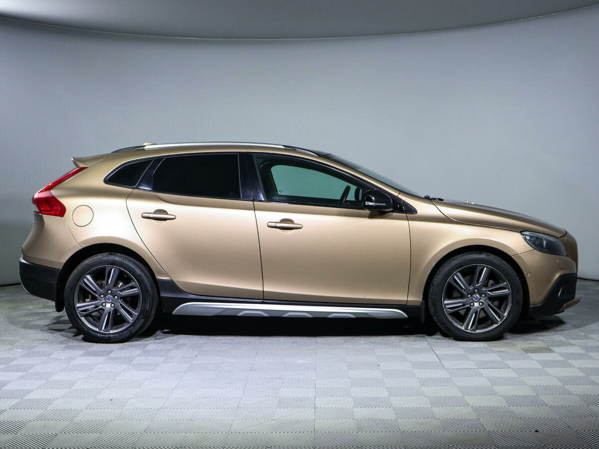 Volvo V40 Cross Country, 2013