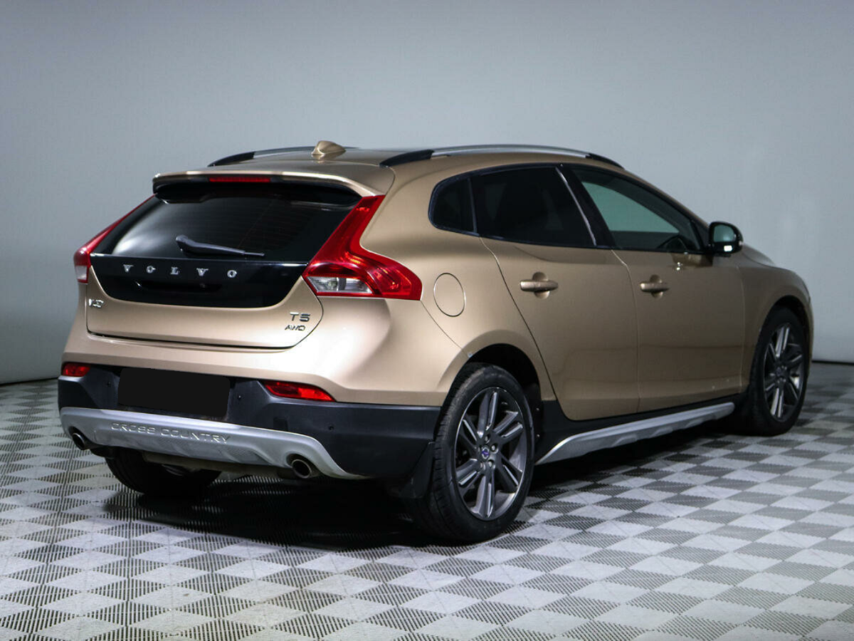 Volvo V40 Cross Country, 2013