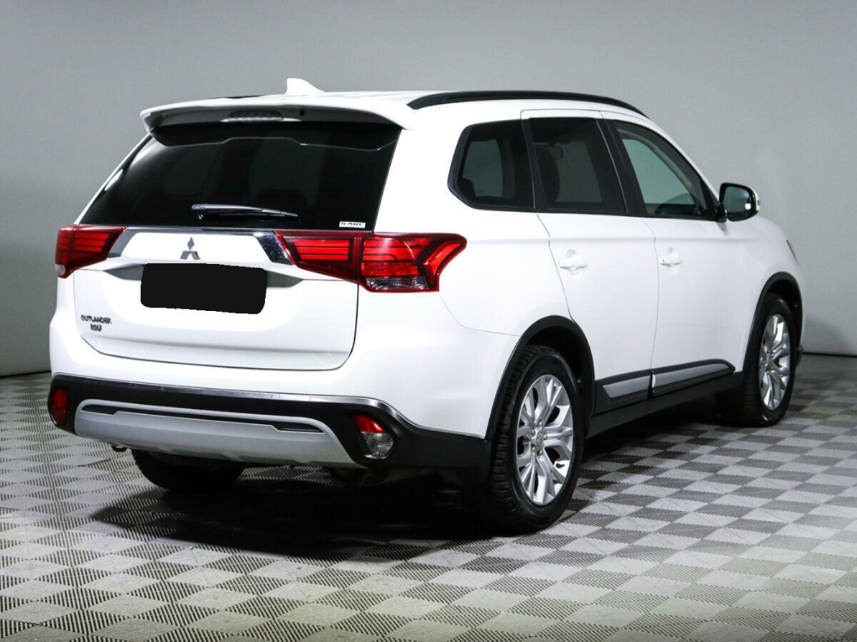 Mitsubishi Outlander, 2022
