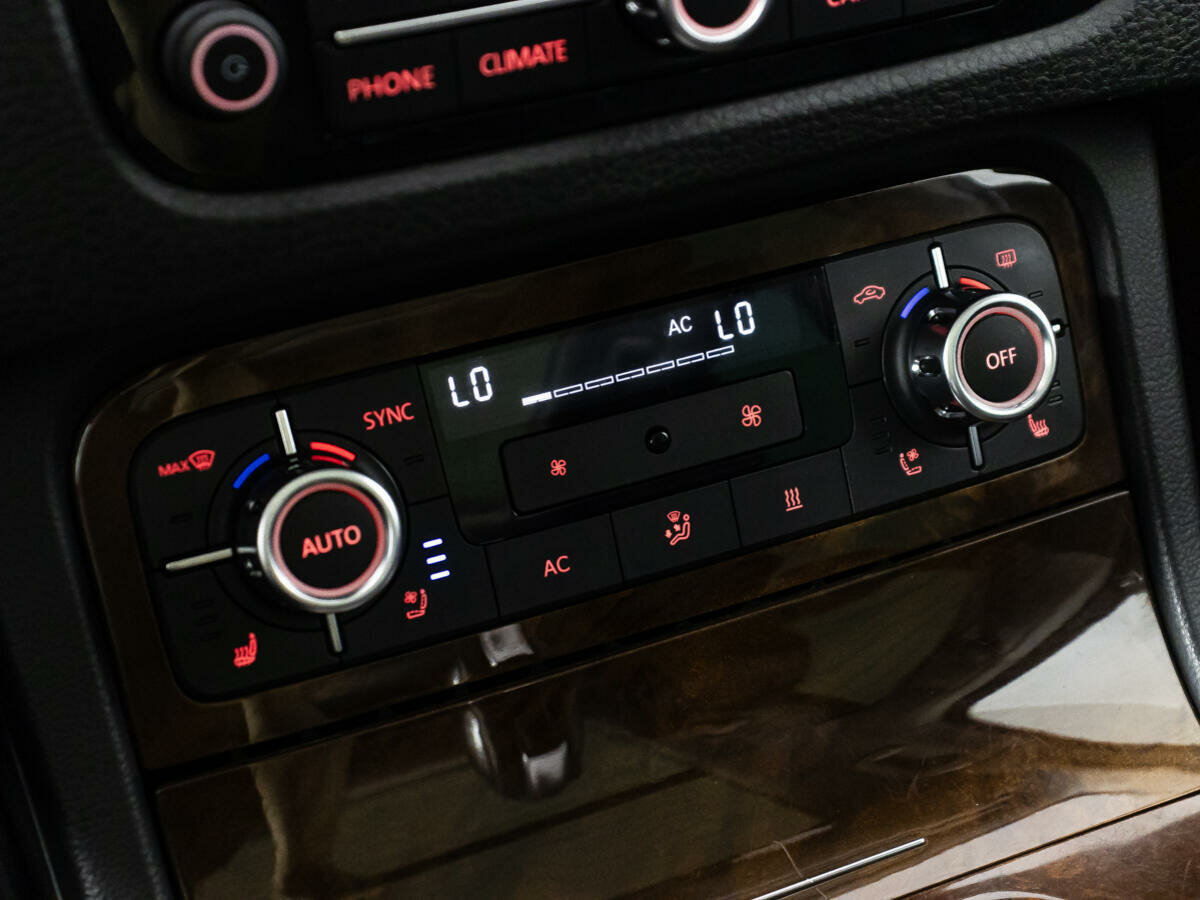 Volkswagen Touareg, 2011