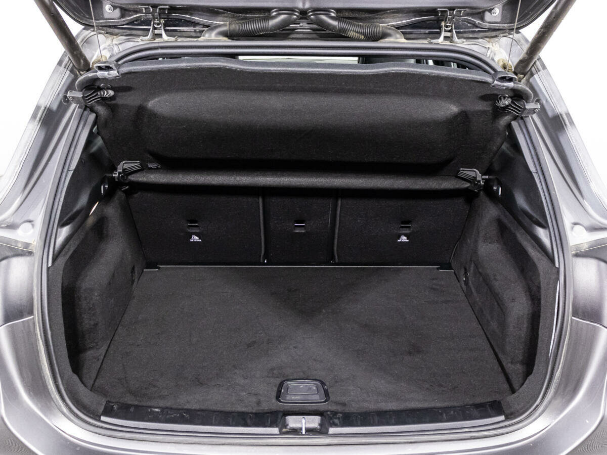 Mercedes-Benz GLA 200, 2020