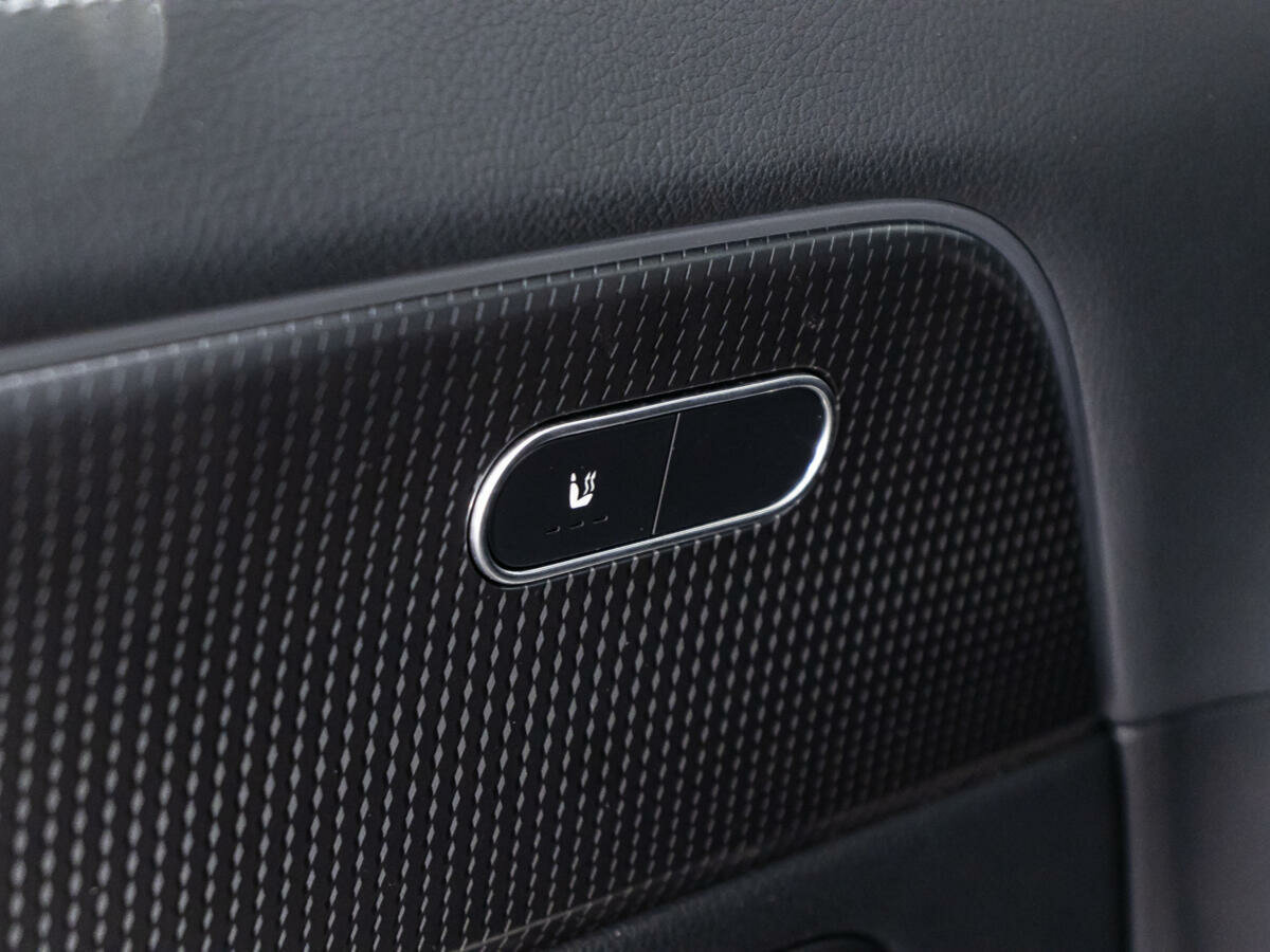 Mercedes-Benz GLA 200, 2020