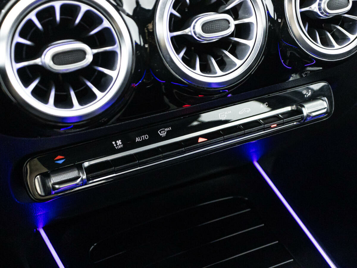 Mercedes-Benz GLA 200, 2020