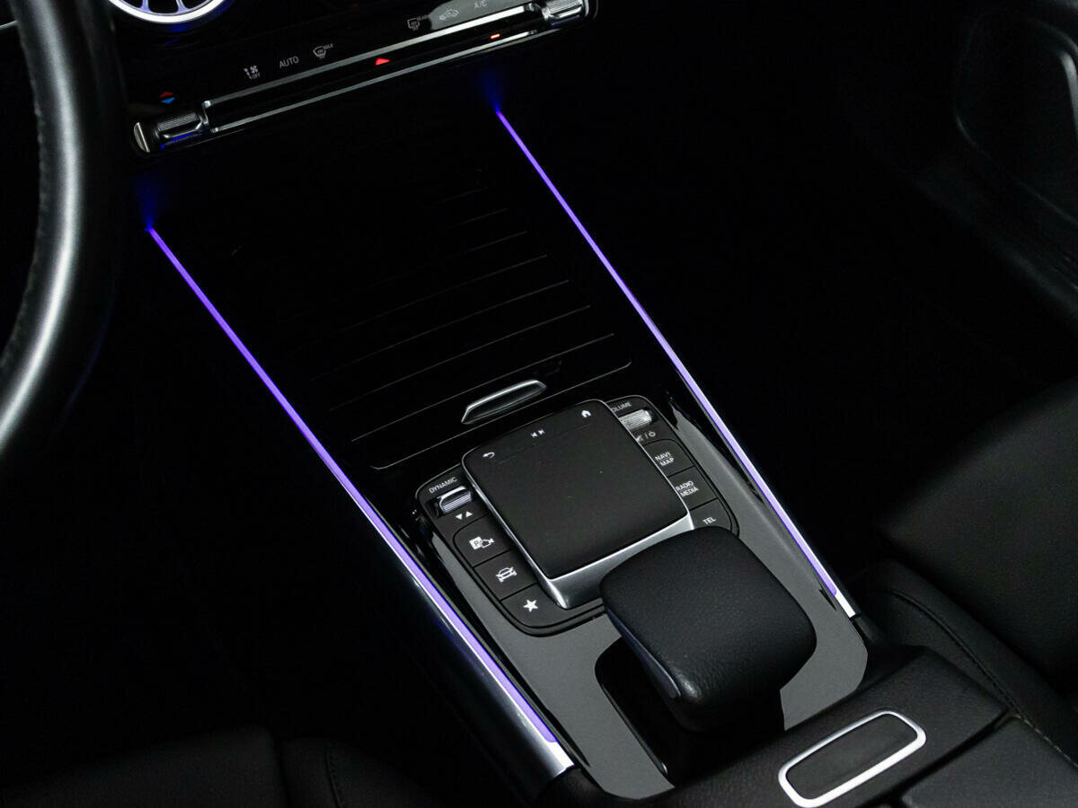 Mercedes-Benz GLA 200, 2020