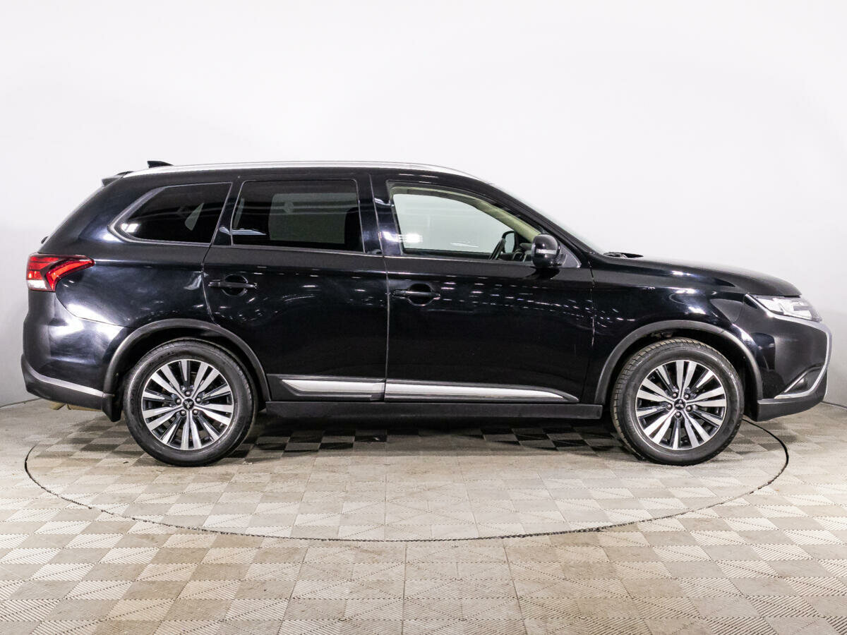 Mitsubishi Outlander, 2020