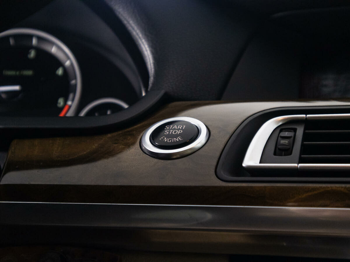 BMW 7 серии 740d xDrive, 2011