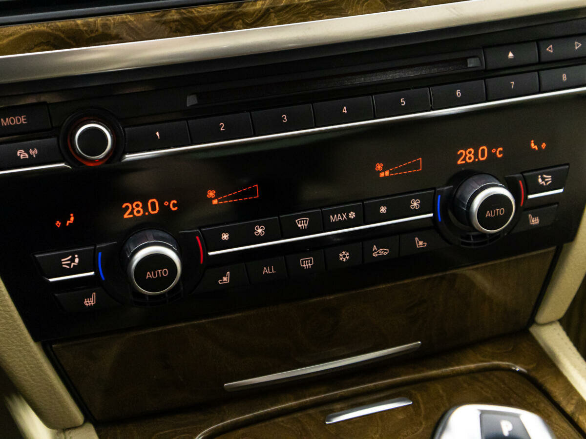 BMW 7 серии 740d xDrive, 2011