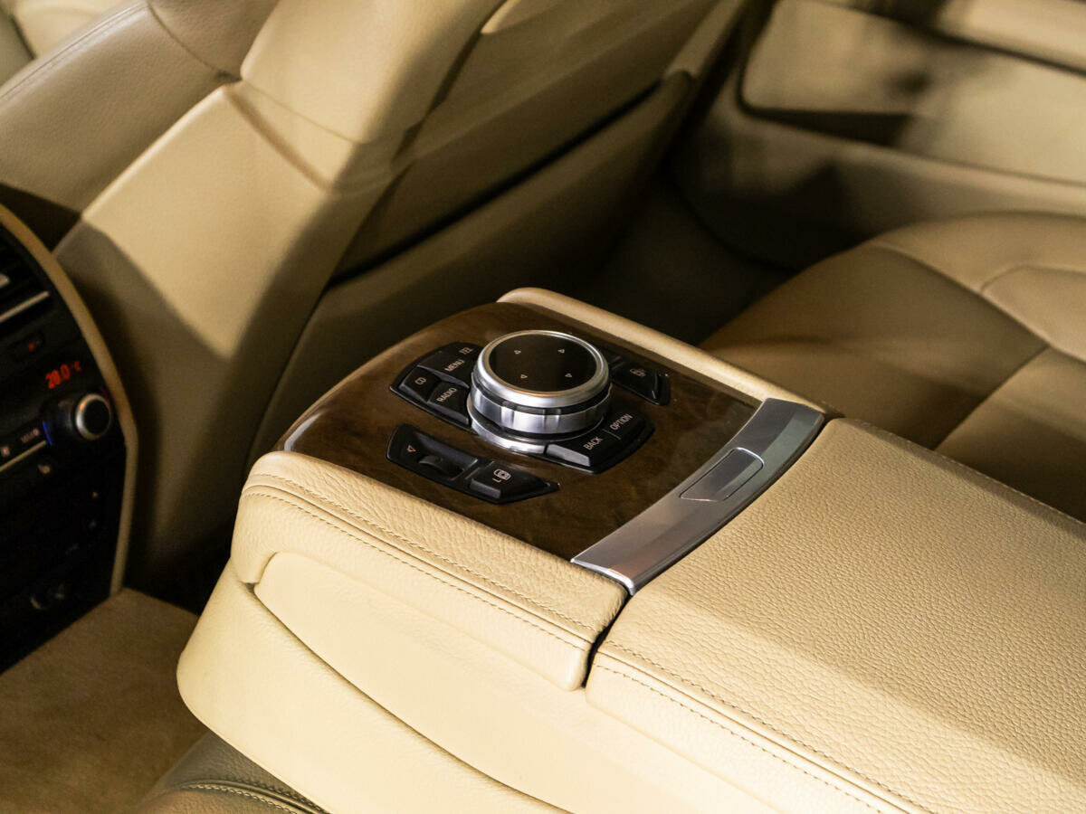 BMW 7 серии 740d xDrive, 2011