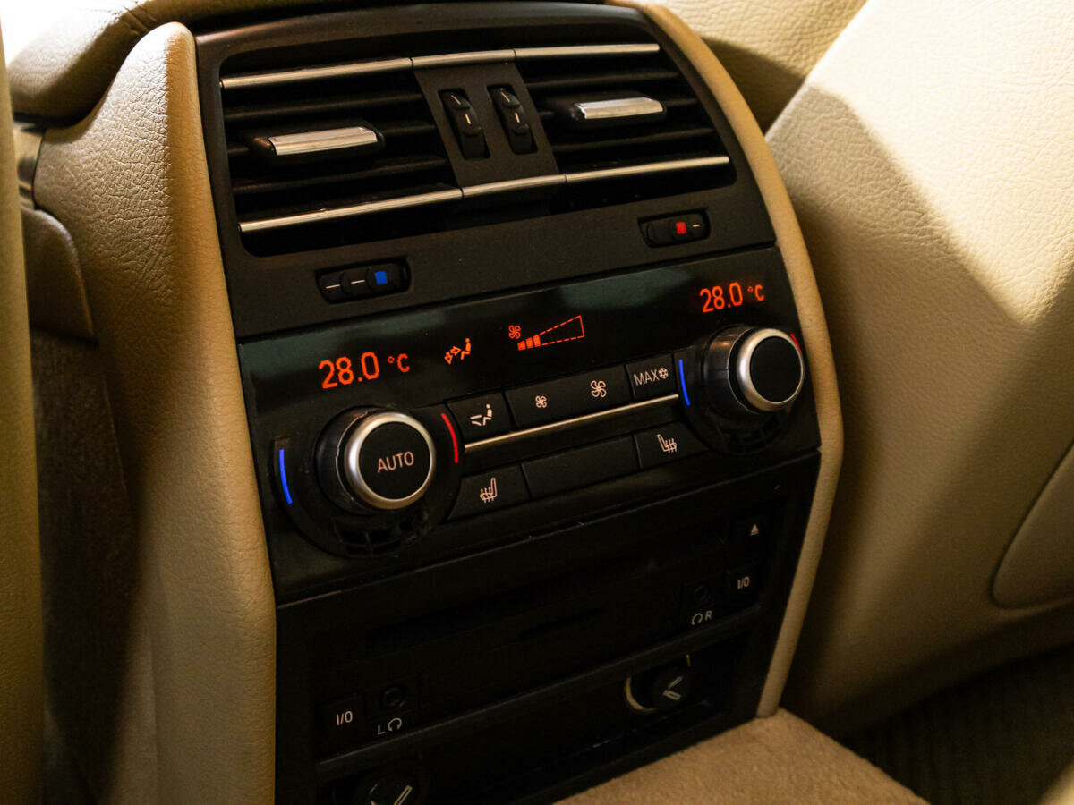 BMW 7 серии 740d xDrive, 2011