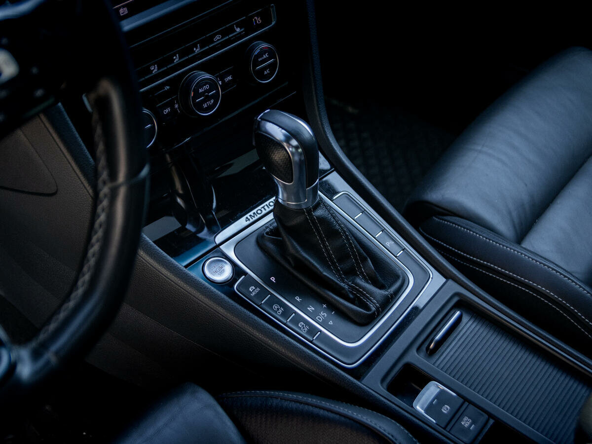 Volkswagen Golf R, 2014