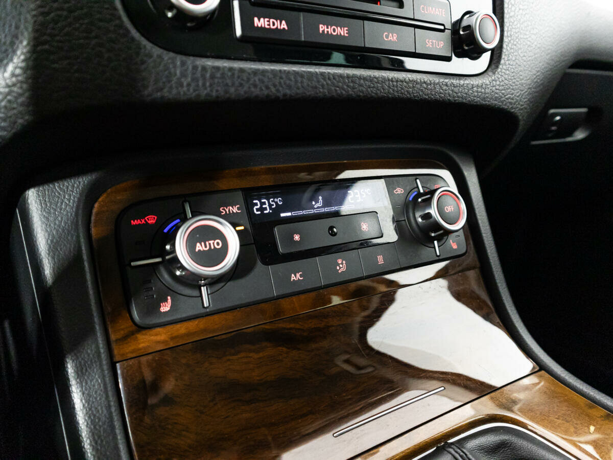 Volkswagen Touareg, 2013