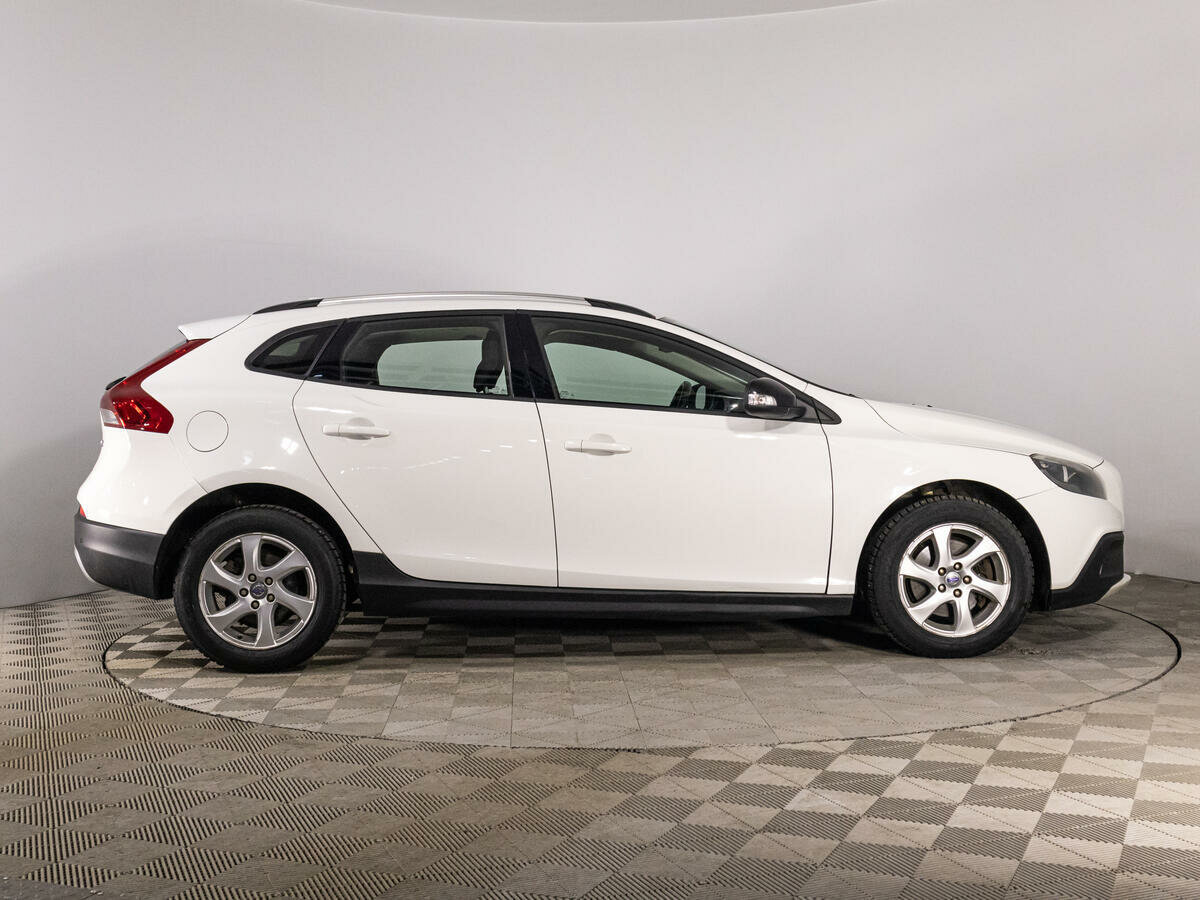 Volvo V40 Cross Country, 2013