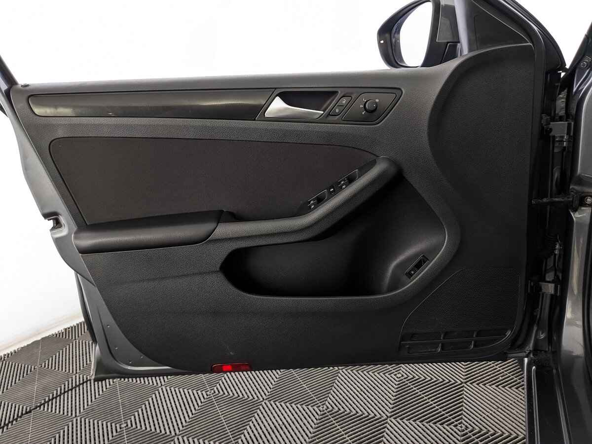 Volkswagen Jetta, 2012