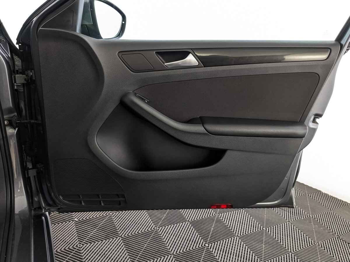 Volkswagen Jetta, 2012