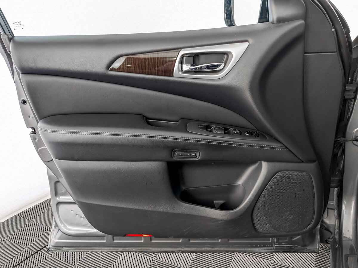 Nissan Pathfinder, 2015