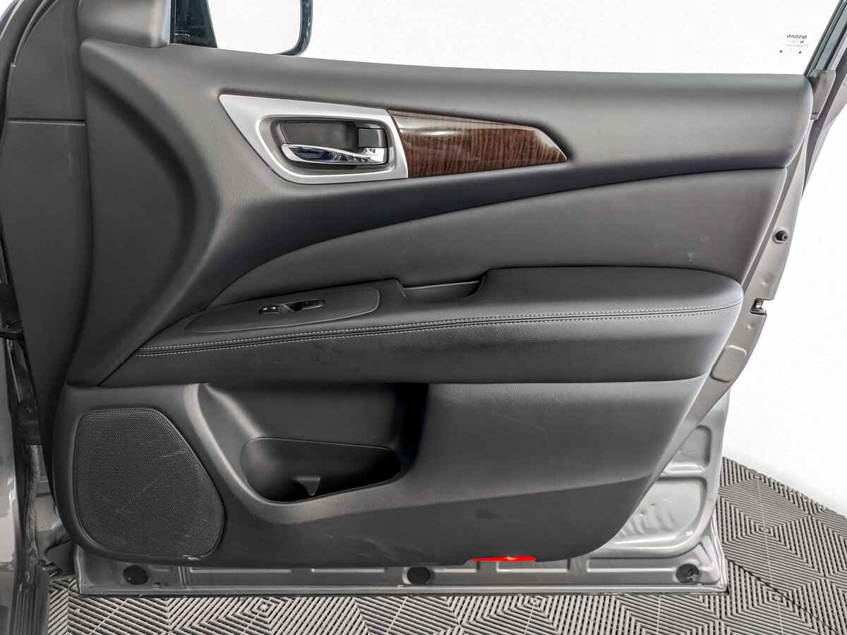 Nissan Pathfinder, 2015