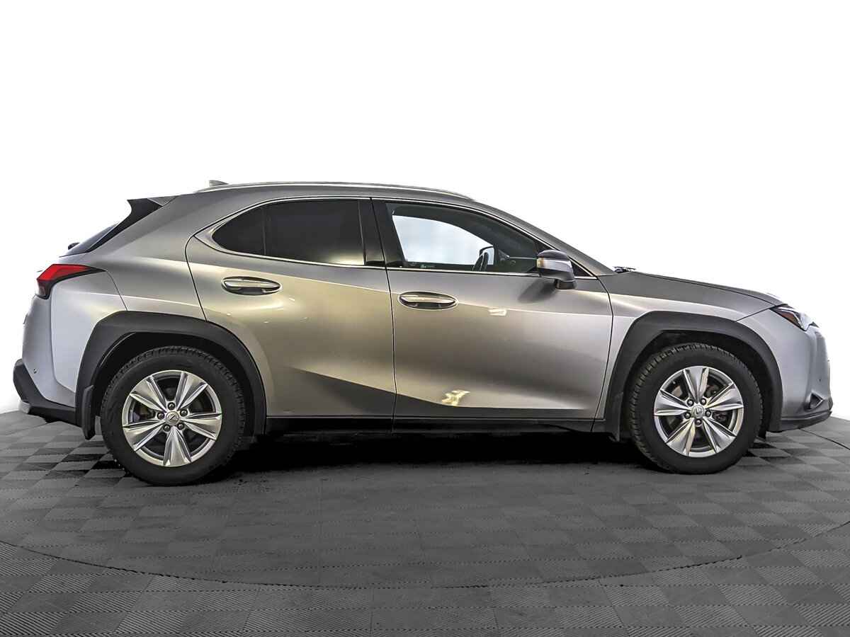 Lexus UX 200, 2020