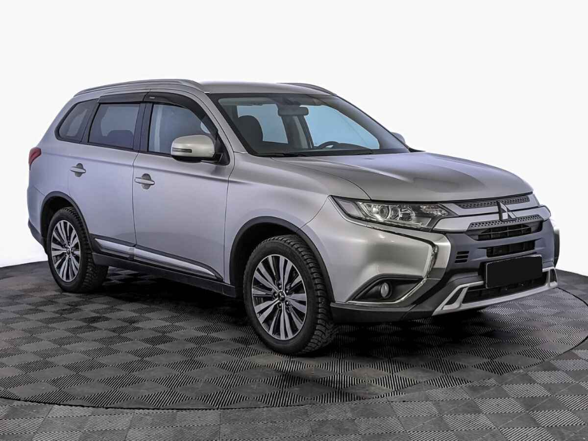 Mitsubishi Outlander, 2020