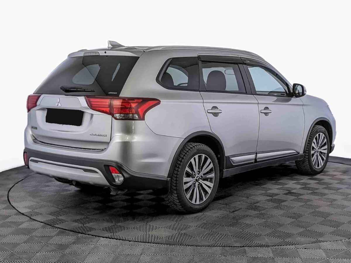 Mitsubishi Outlander, 2020