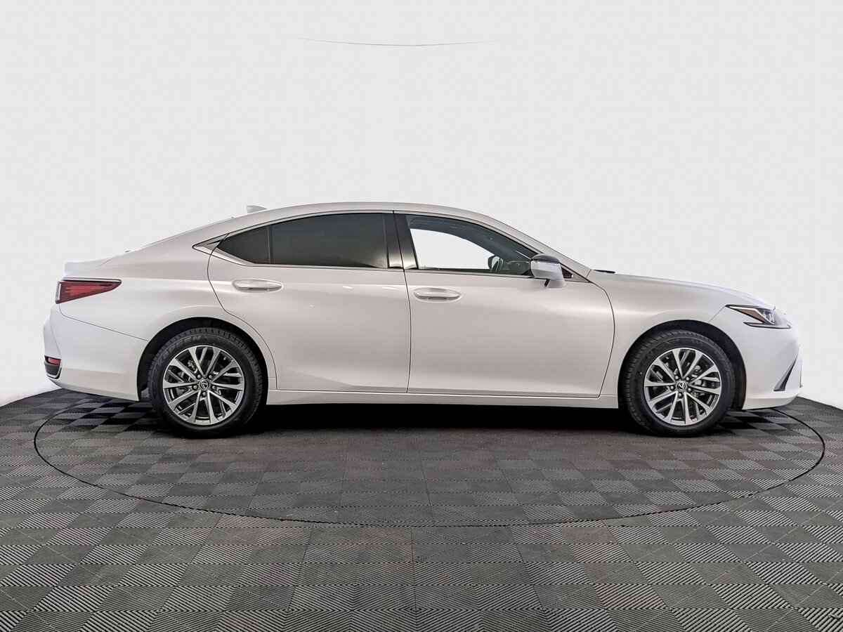 Lexus ES 200, 2022