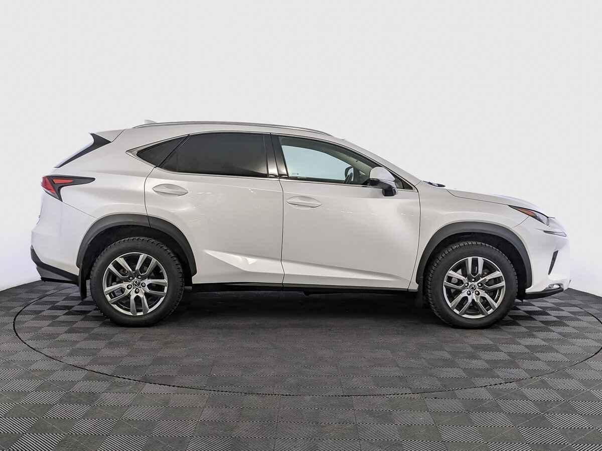 Lexus NX 300, 2021