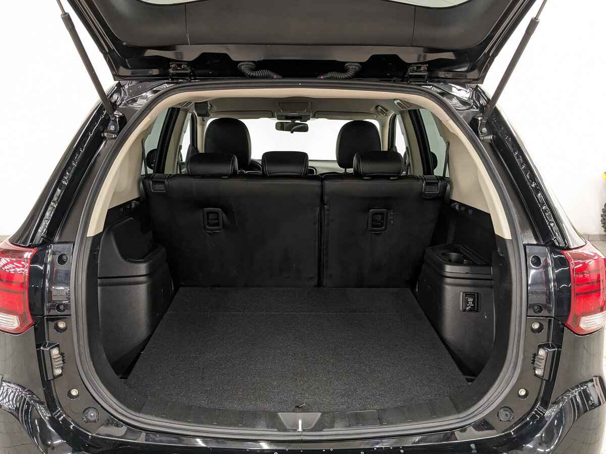 Mitsubishi Outlander, 2020