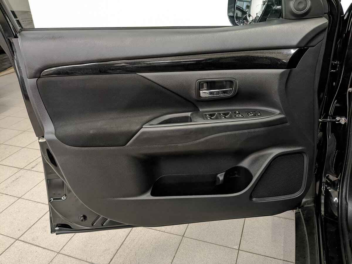 Mitsubishi Outlander, 2020