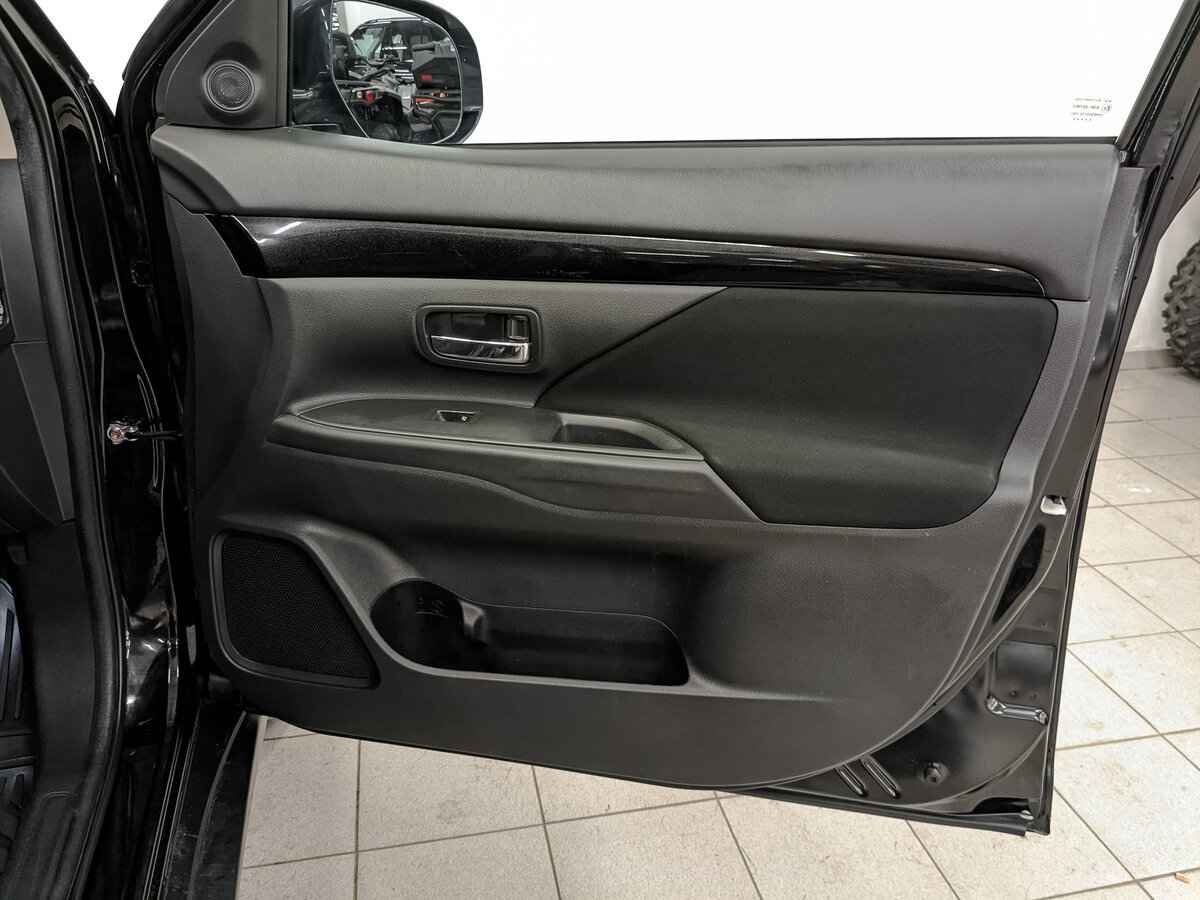 Mitsubishi Outlander, 2020