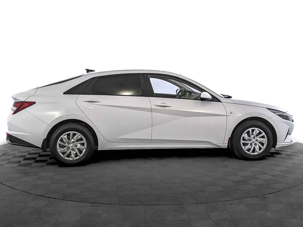 Hyundai Elantra, 2022