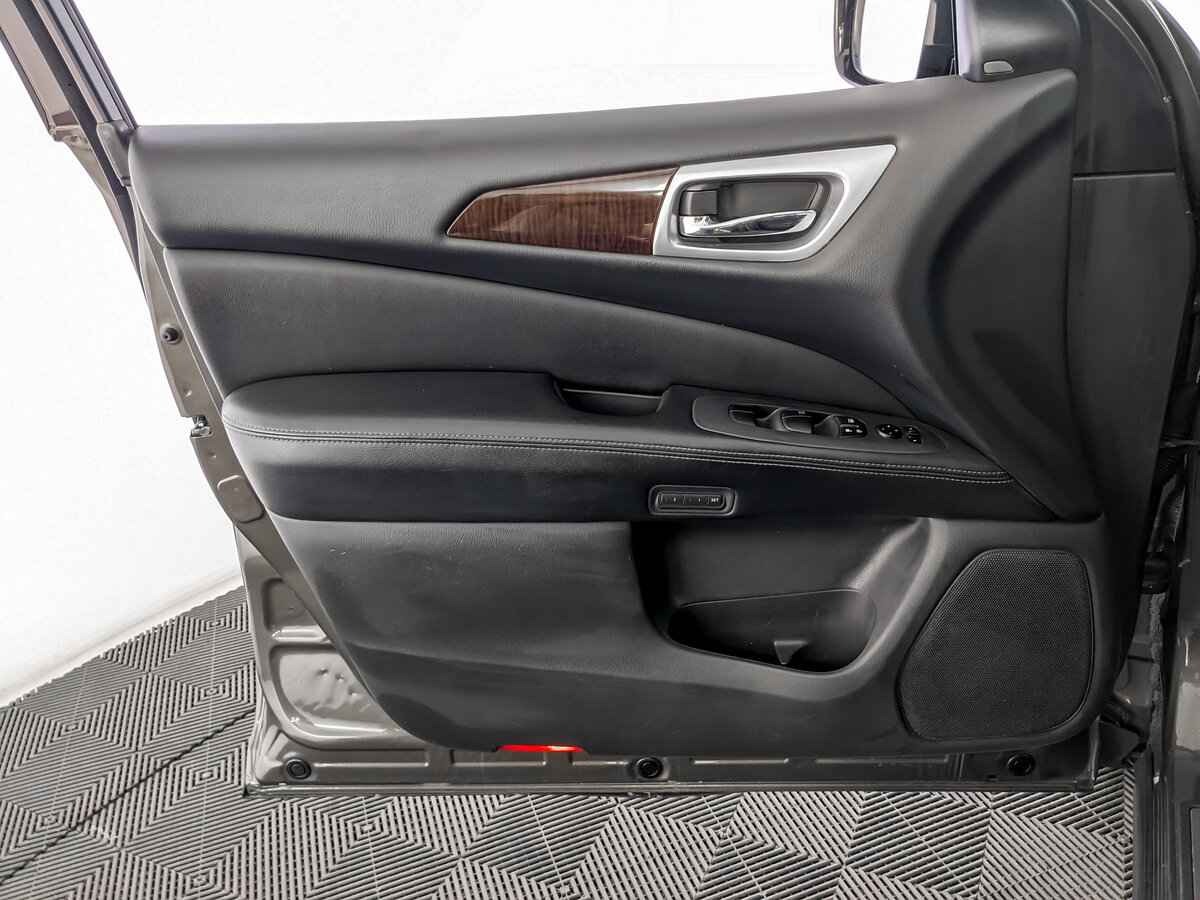 Nissan Pathfinder, 2016