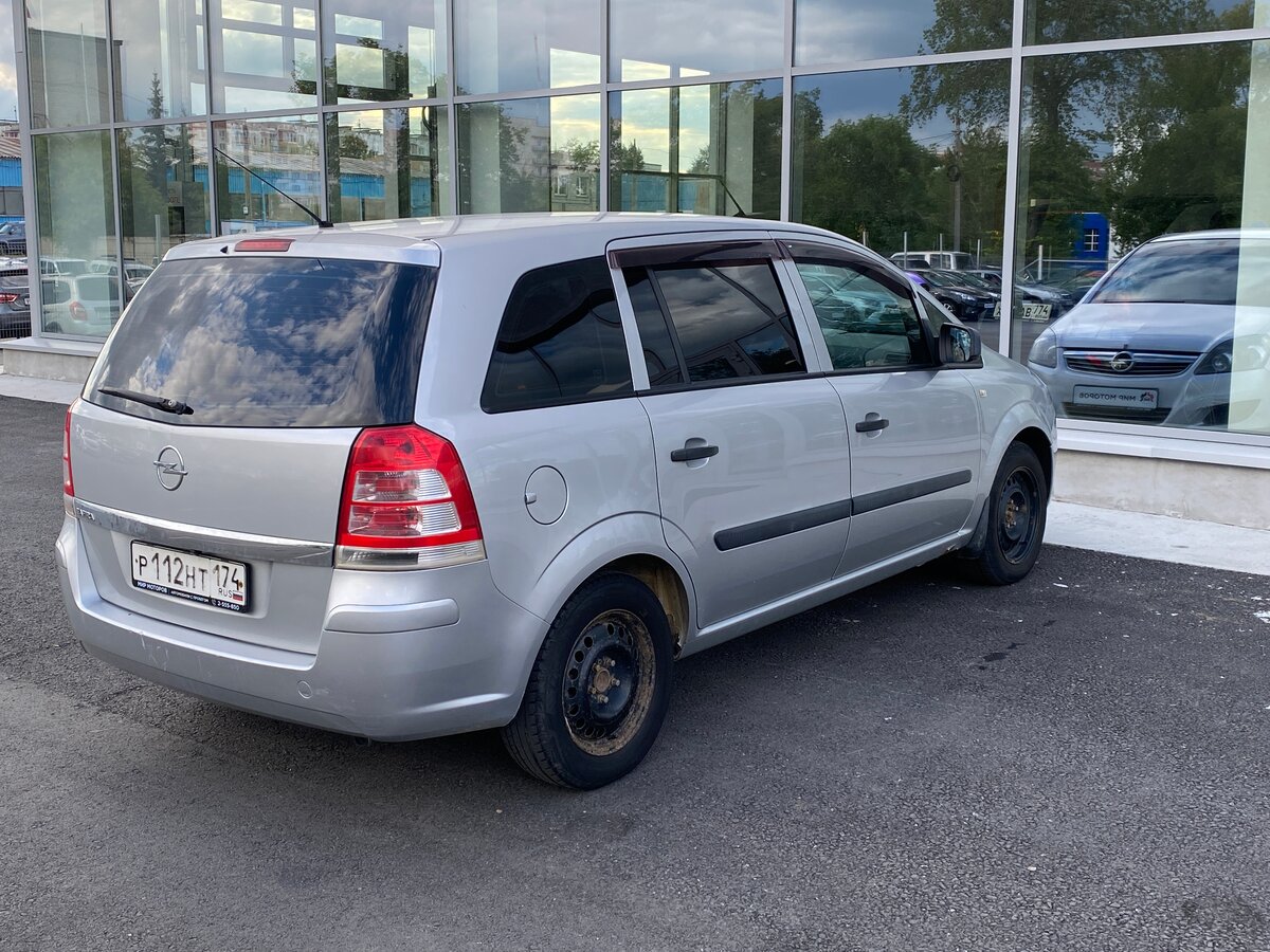 Opel Zafira, 2011