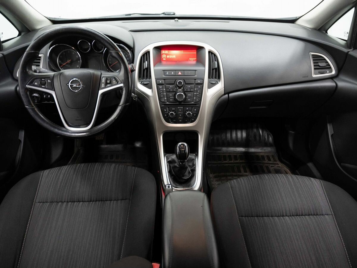 Opel Astra, 2011