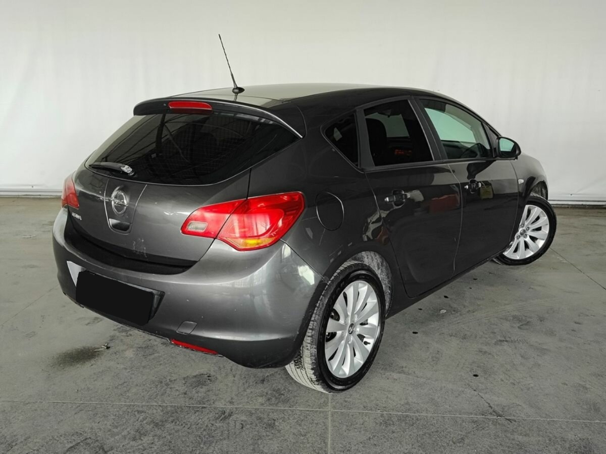 Opel Astra, 2010