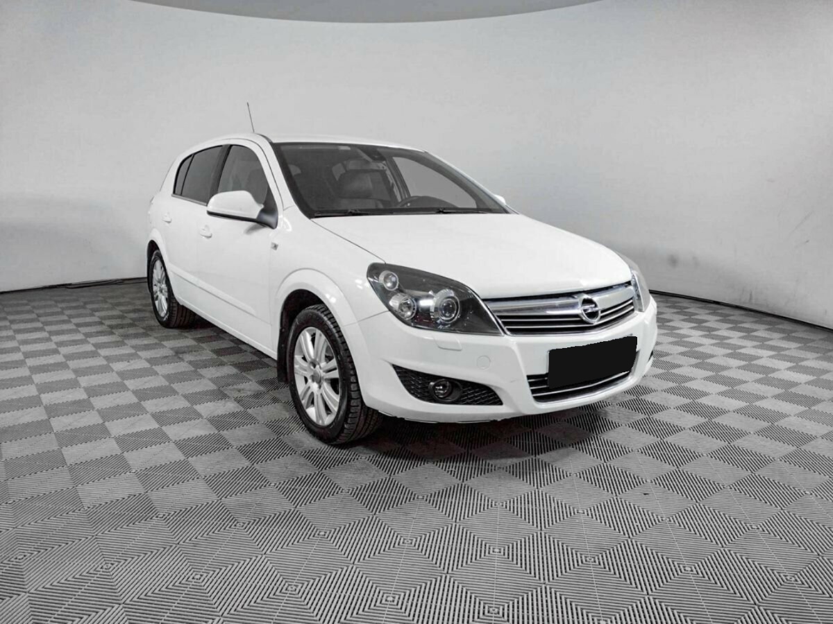 Opel Astra, 2011