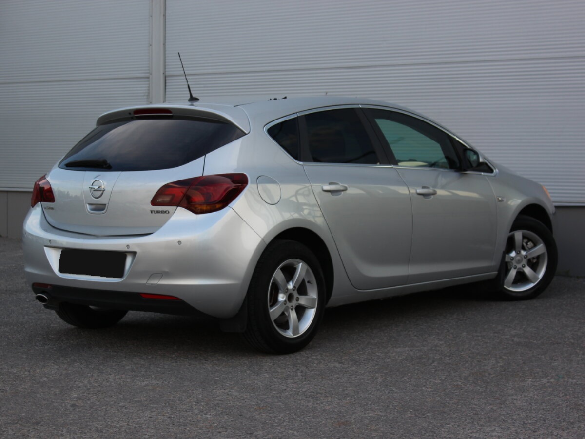Opel Astra, 2011
