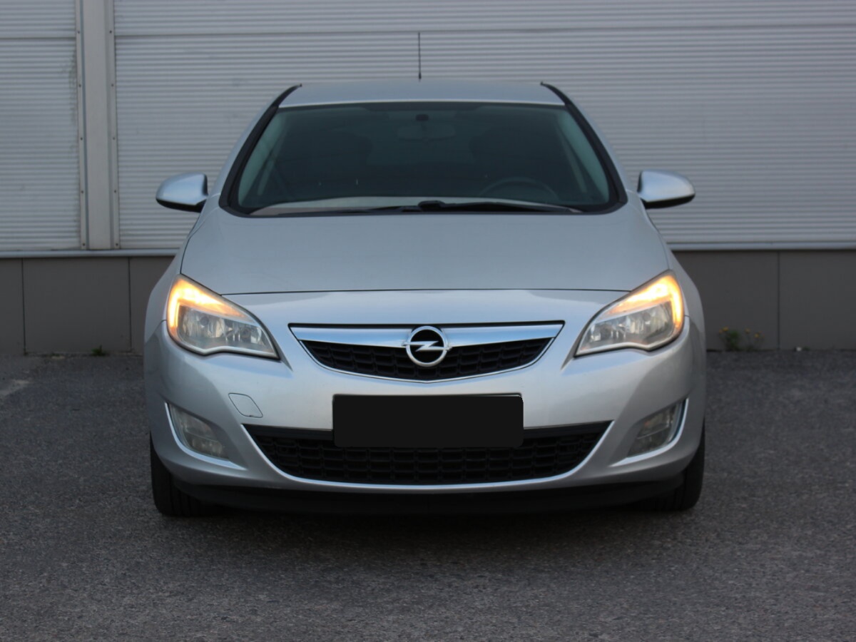 Opel Astra, 2011